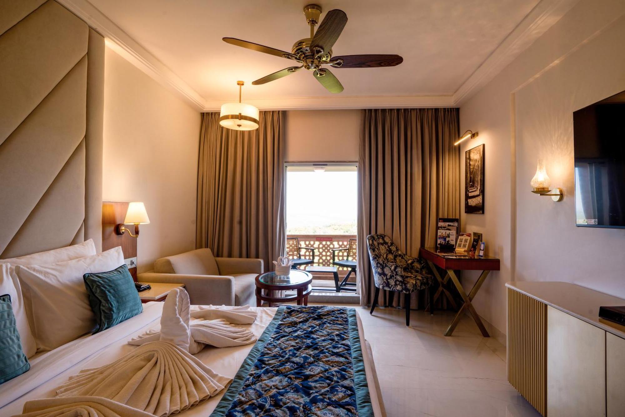 Evershine Resort & Spa Mahābaleshwar Extérieur photo
