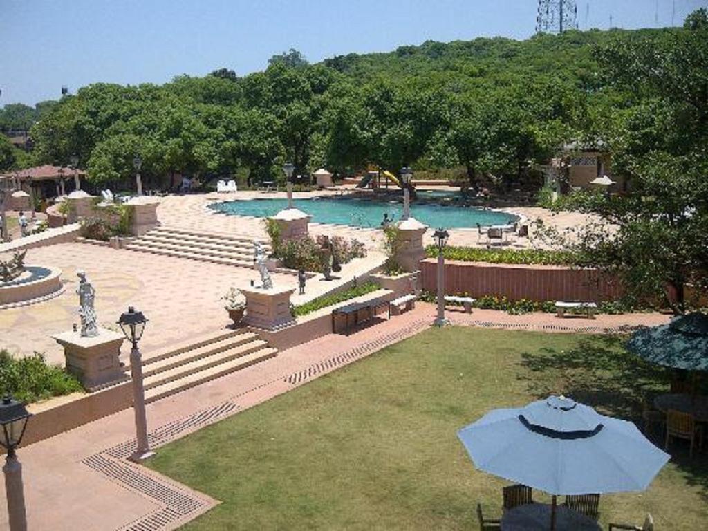 Evershine Resort & Spa Mahābaleshwar Extérieur photo
