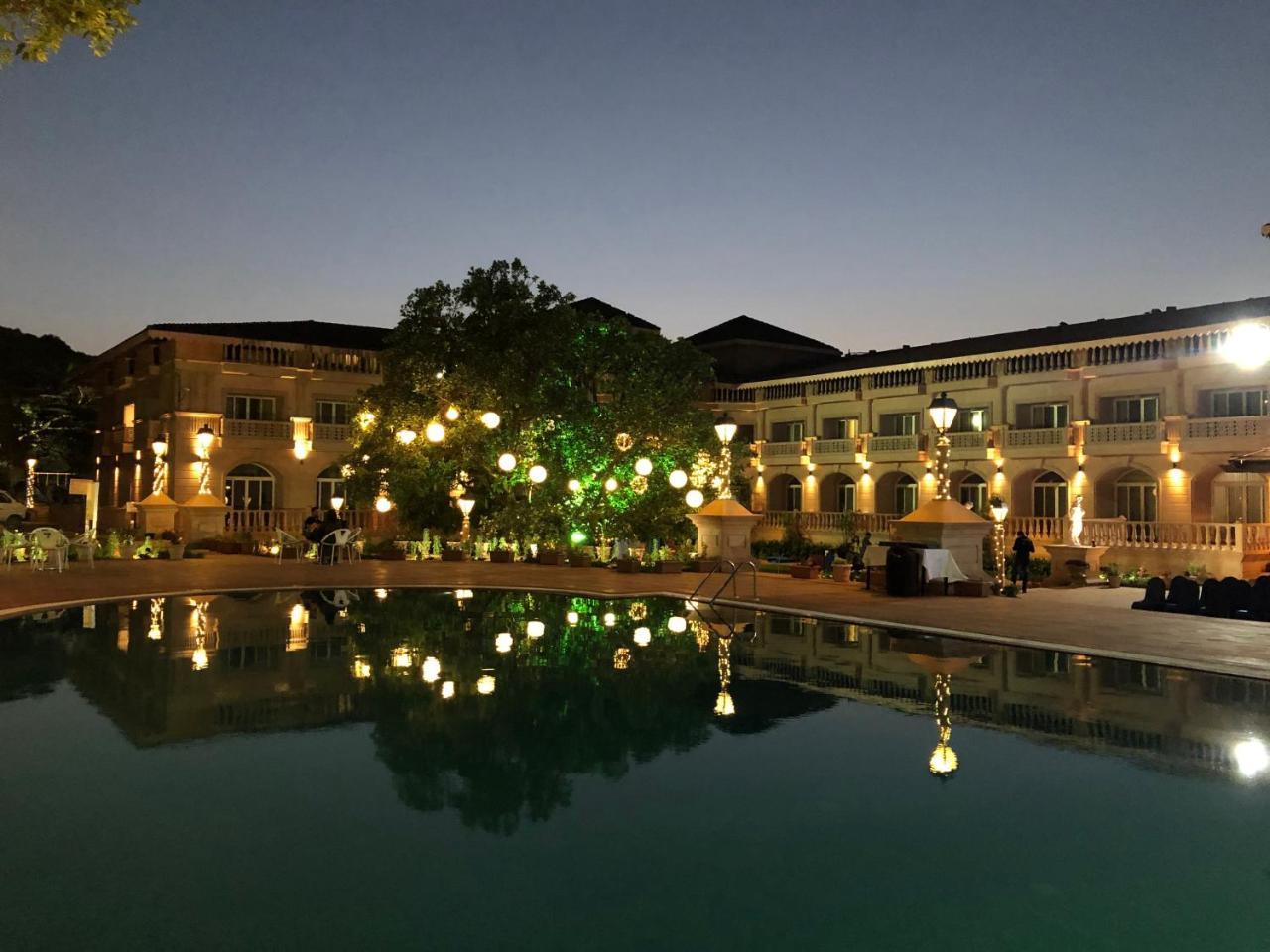 Evershine Resort & Spa Mahābaleshwar Extérieur photo
